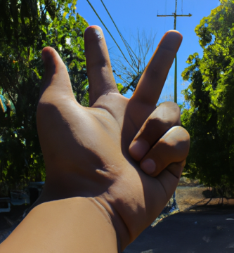 ¿Qué simboliza la letra V desde una perspectiva espiritual?