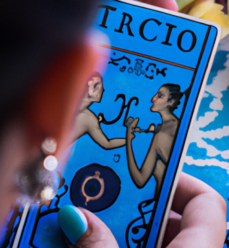 ¿Qué Revela el Tarot sobre la Relación entre una Mujer Tauro y una Mujer Acuario?