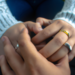 Comprometiéndose con el Amor entre un Hombre Capricornio y una Mujer Sagitario