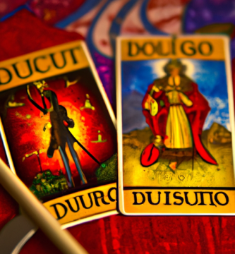 Descubre tu Destino con el Diablo y la Justicia Tarot