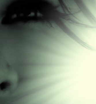 Comprendiendo el Tarot para Mujer Acuario y Mujer Capricornio